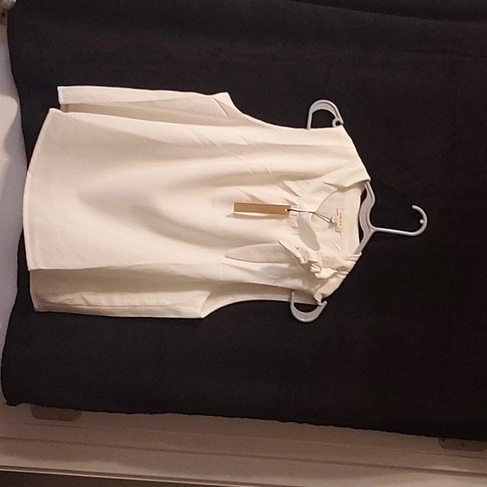 Ivory crepe blouse sleeveless
